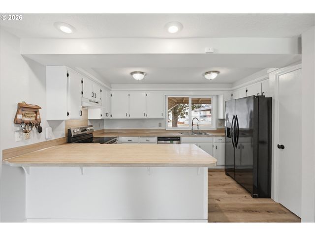 1360 Sw 2ND St, Mc Minnville, OR 97128