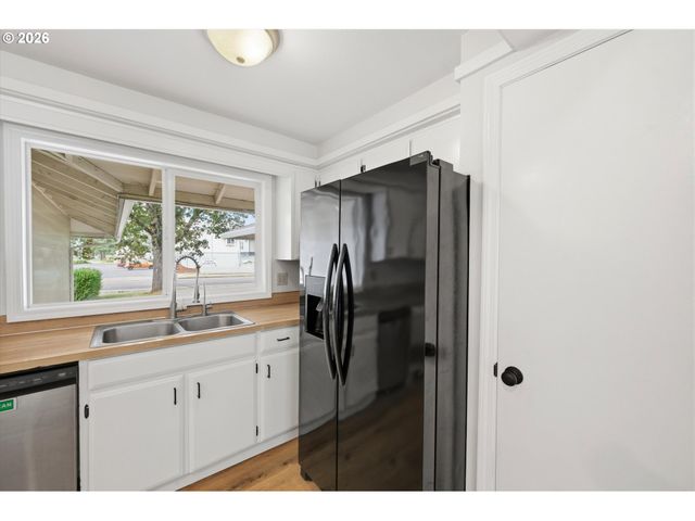 1360 Sw 2ND St, Mc Minnville, OR 97128