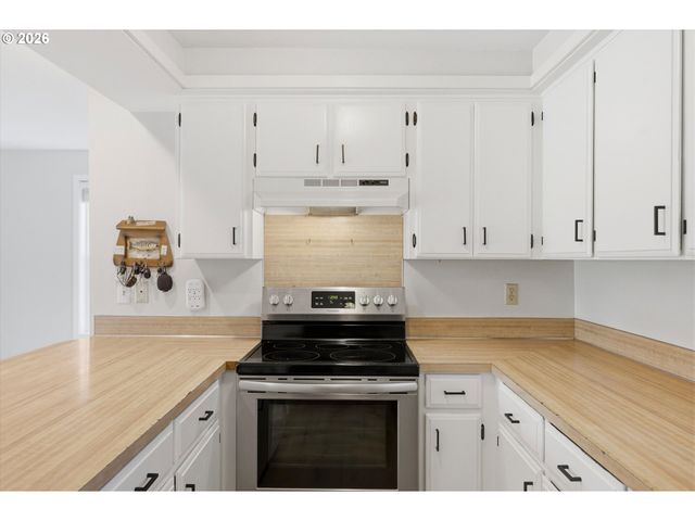 1360 Sw 2ND St, Mc Minnville, OR 97128