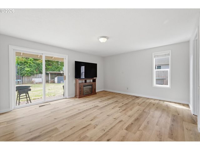1360 Sw 2ND St, Mc Minnville, OR 97128