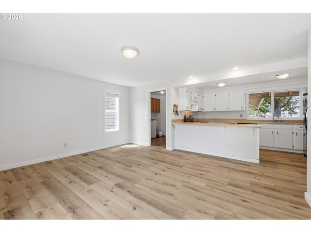 1360 Sw 2ND St, Mc Minnville, OR 97128