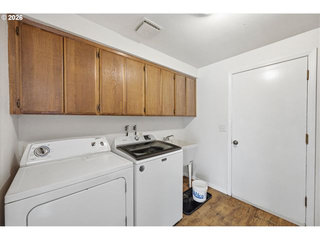 1360 Sw 2ND St, Mc Minnville, OR 97128