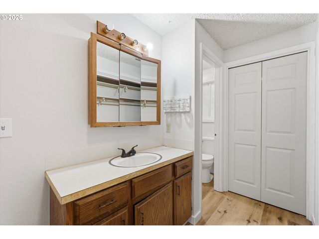 1360 Sw 2ND St, Mc Minnville, OR 97128