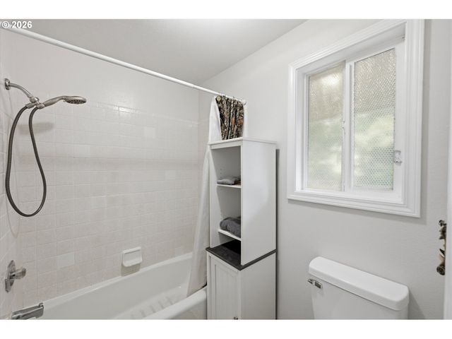 1360 Sw 2ND St, Mc Minnville, OR 97128