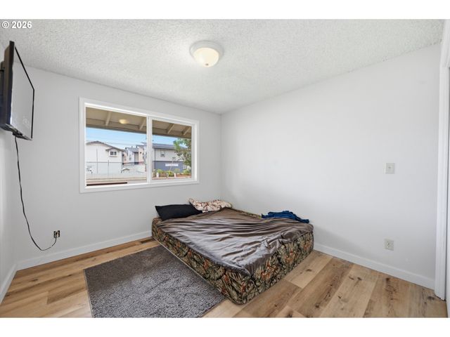 1360 Sw 2ND St, Mc Minnville, OR 97128