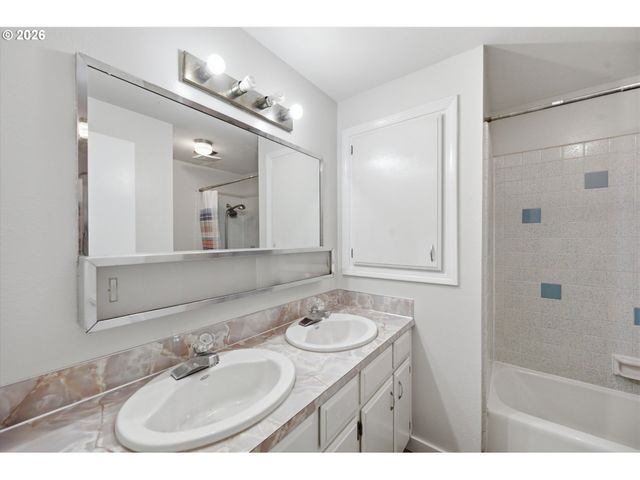 1360 Sw 2ND St, Mc Minnville, OR 97128