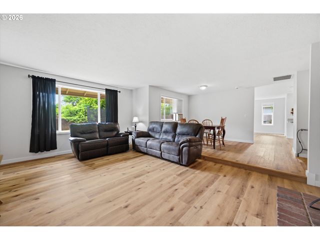 1360 Sw 2ND St, Mc Minnville, OR 97128