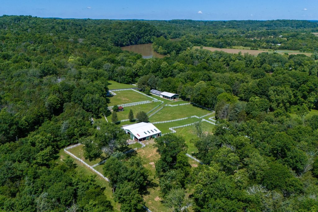 9786 Hartsville Pike, Lebanon, TN 37087