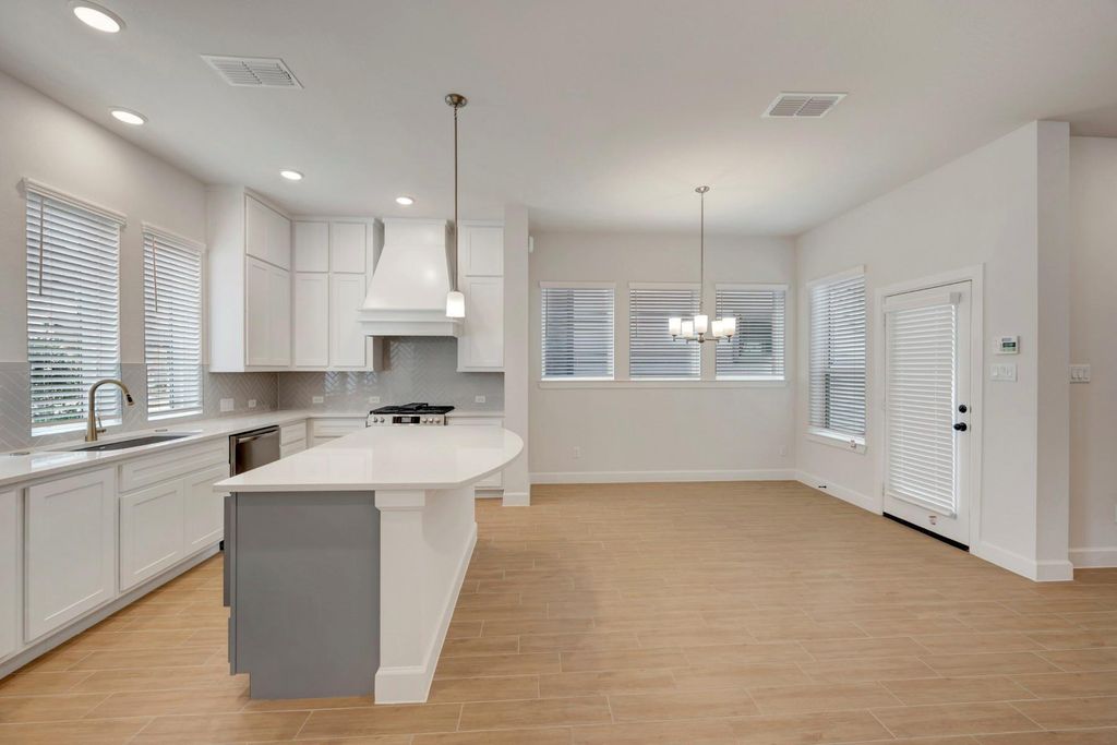 Image 15 of property listing at 3307 Full Bellied Lane, Richmond, TX 77406