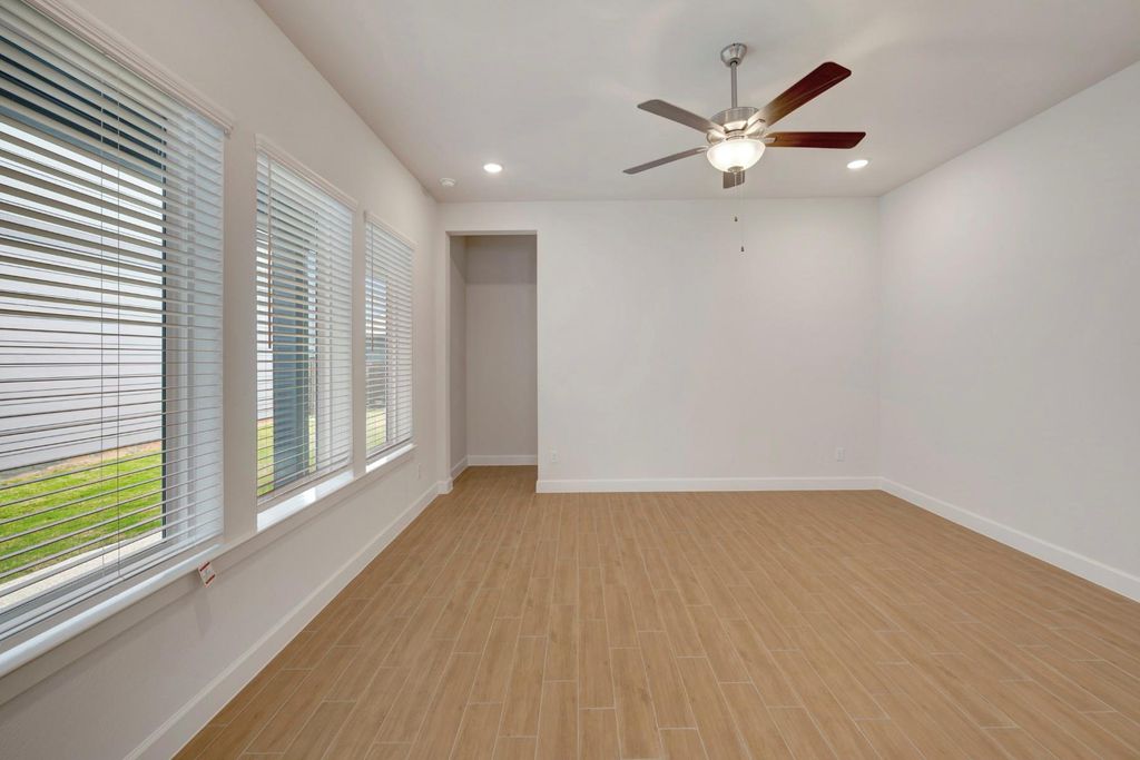 Image 24 of property listing at 3307 Full Bellied Lane, Richmond, TX 77406