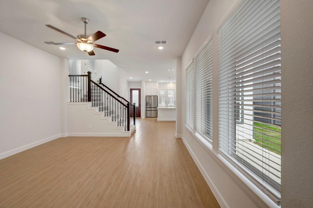 Image 27 of property listing at 3307 Full Bellied Lane, Richmond, TX 77406