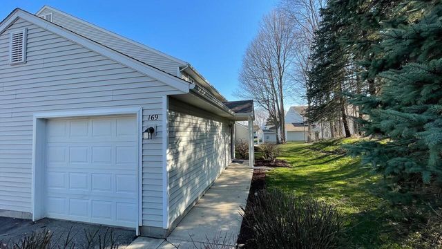 169 Hunters Lane NE 46, Rockford, MI 49341