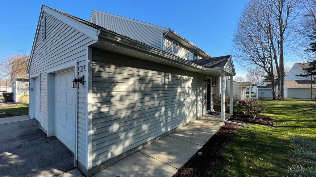 169 Hunters Lane NE 46, Rockford, MI 49341
