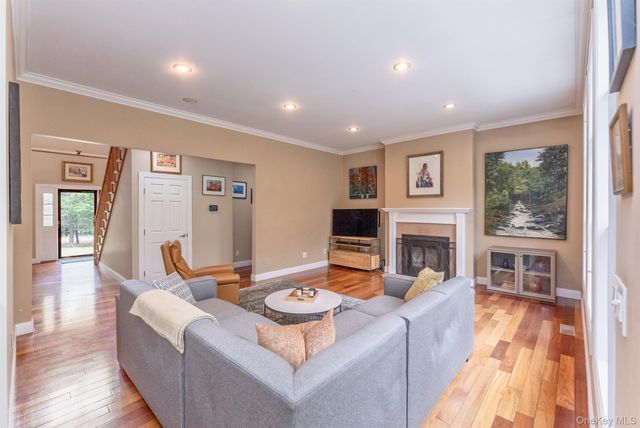 33 Cranberry Lane, Saugerties, NY 12477