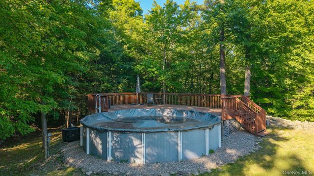 33 Cranberry Lane, Saugerties, NY 12477