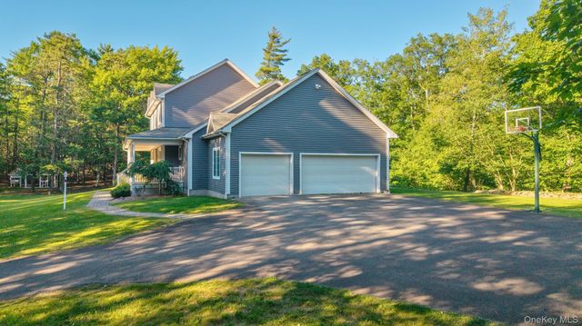 33 Cranberry Lane, Saugerties, NY 12477