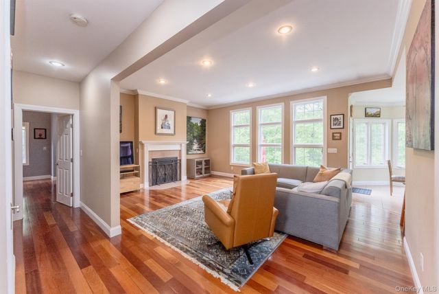 33 Cranberry Lane, Saugerties, NY 12477