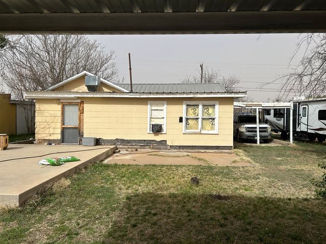 117 W 10th St, Robert Lee, TX 76945