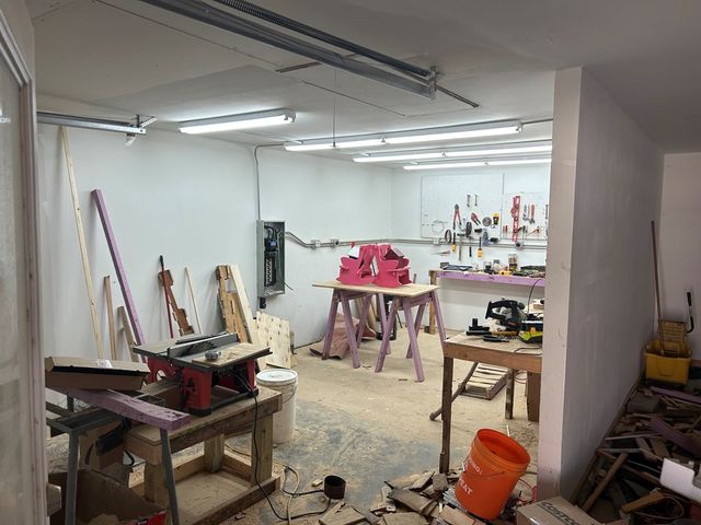 117 W 10th St, Robert Lee, TX 76945