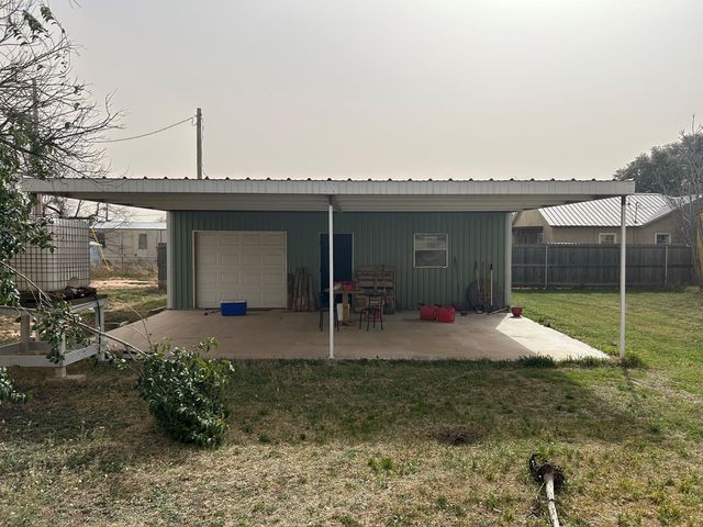 117 W 10th St, Robert Lee, TX 76945