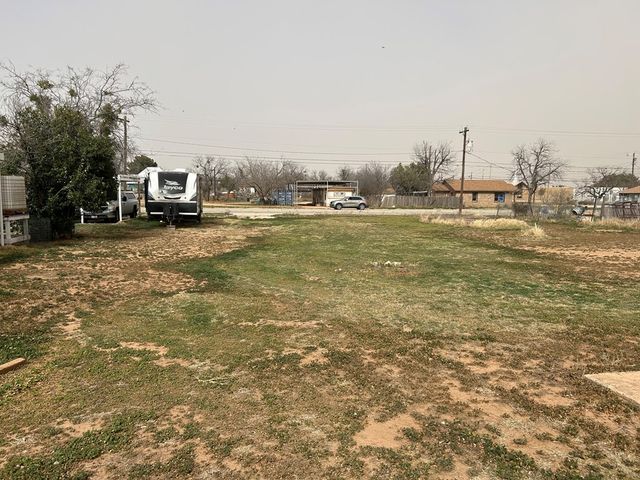 117 W 10th St, Robert Lee, TX 76945