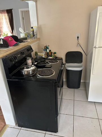 117 W 10th St, Robert Lee, TX 76945