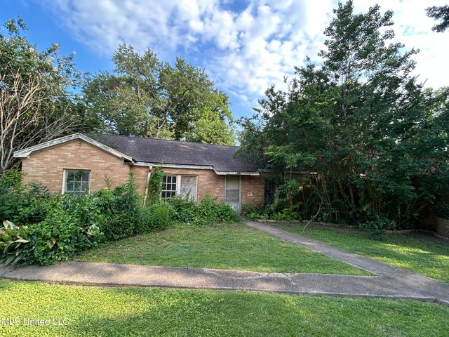 111 W Harding Avenue, Greenwood, MS 38930