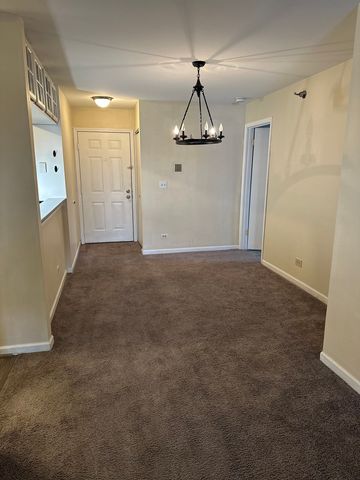 214 Glengarry Drive 201, Bloomingdale, IL 60108