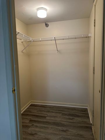 214 Glengarry Drive 201, Bloomingdale, IL 60108