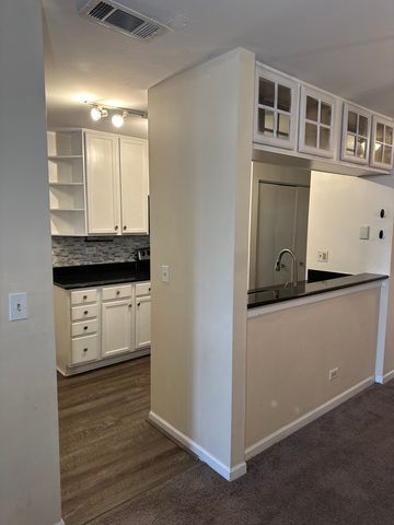 214 Glengarry Drive 201, Bloomingdale, IL 60108