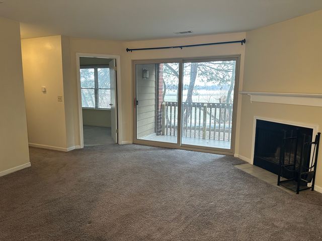 214 Glengarry Drive 201, Bloomingdale, IL 60108