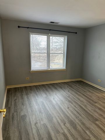 214 Glengarry Drive 201, Bloomingdale, IL 60108