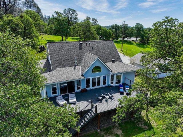 20090 John Born Rd, Penn Valley, CA 95946