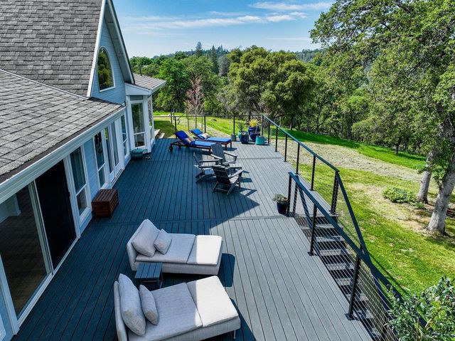 20090 John Born Rd, Penn Valley, CA 95946