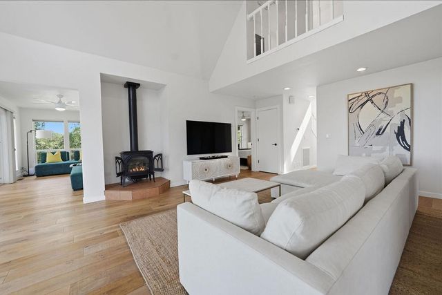 20090 John Born Rd, Penn Valley, CA 95946