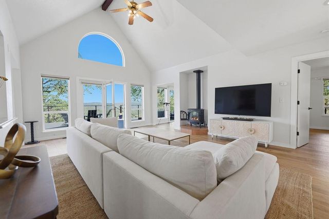 20090 John Born Rd, Penn Valley, CA 95946