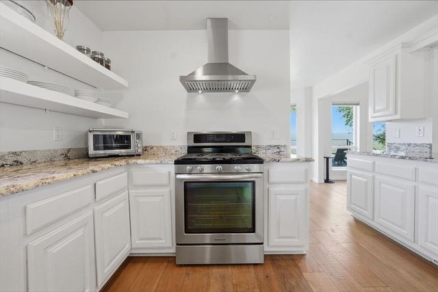 20090 John Born Rd, Penn Valley, CA 95946