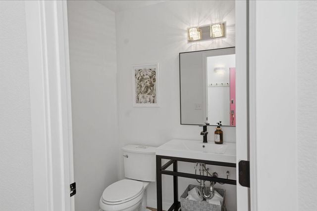 20090 John Born Rd, Penn Valley, CA 95946