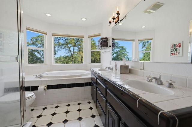 20090 John Born Rd, Penn Valley, CA 95946