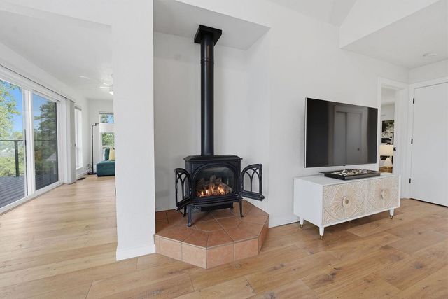 20090 John Born Rd, Penn Valley, CA 95946