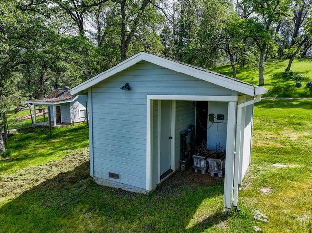 20090 John Born Rd, Penn Valley, CA 95946