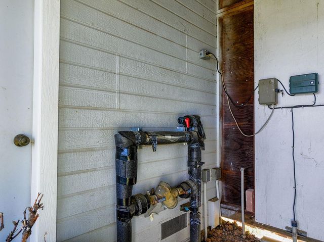 20090 John Born Rd, Penn Valley, CA 95946