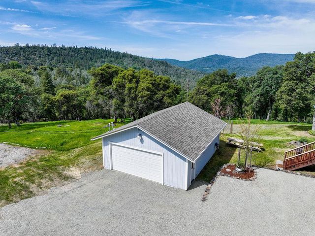 20090 John Born Rd, Penn Valley, CA 95946