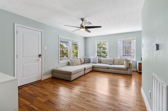 1422 Market Street, Galveston, TX 77550