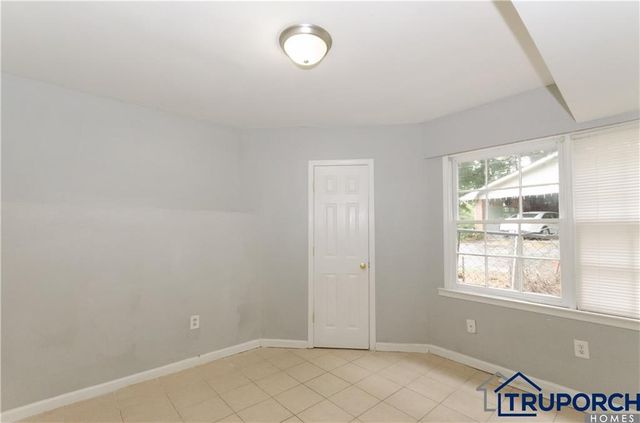 355 Shannon Way, Lawrenceville, GA 30044