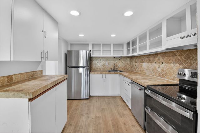 4761 NW 2nd Avenue 301, Boca Raton, FL 33431