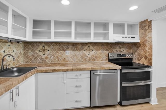 4761 NW 2nd Avenue 301, Boca Raton, FL 33431