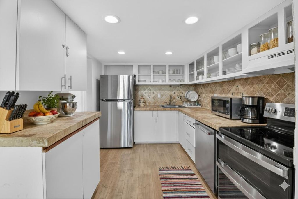 4761 NW 2nd Avenue 301, Boca Raton, FL 33431