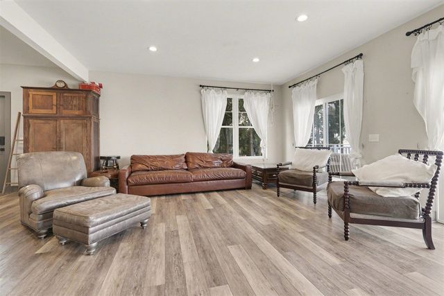 780 Beach Drive, Brooklyn, MI 49230