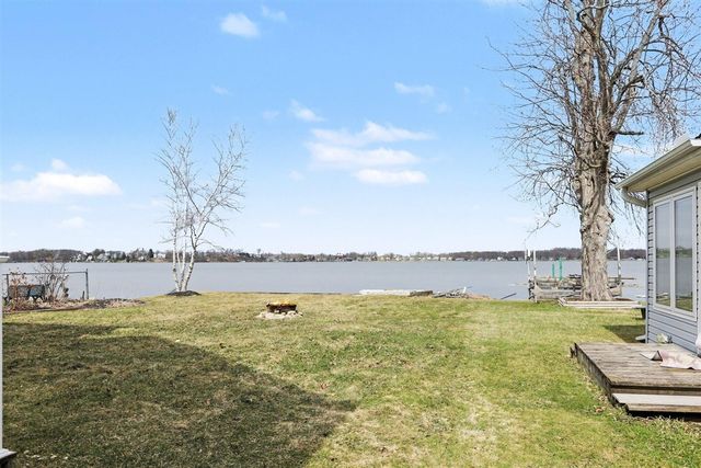 780 Beach Drive, Brooklyn, MI 49230